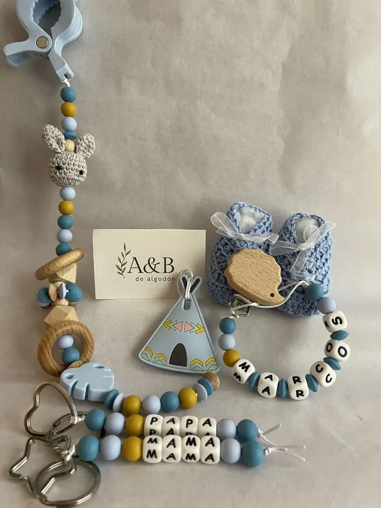 Conjunto Pequeño Explorador - Pack Chupetero, Mordedor de carro y llaveros.