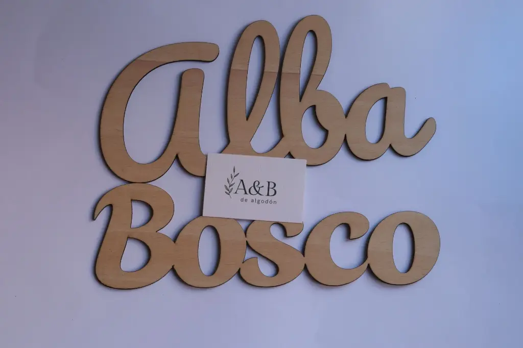 Nombre en madera (Madera)