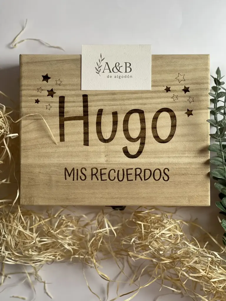 Caja recuerdos - Hugo (Recién nacid@ o Bautizo) (Sin decorar, Nada)